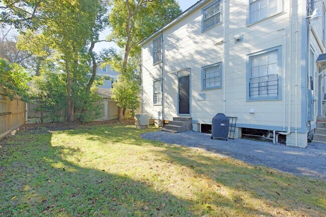 Building Photo - 2 N Carlen St