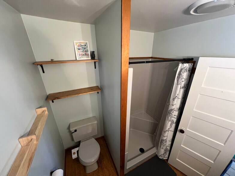 Main Floor 3/4 Bath - 39 Burling St