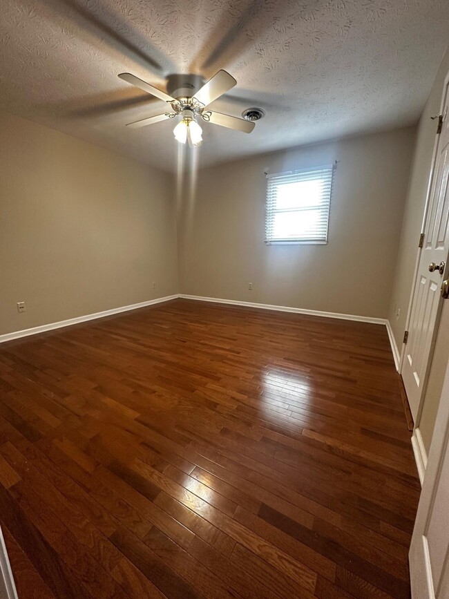 Building Photo - 3503 Lakeside Ct