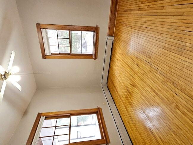 Building Photo - 211 Edwards Ave