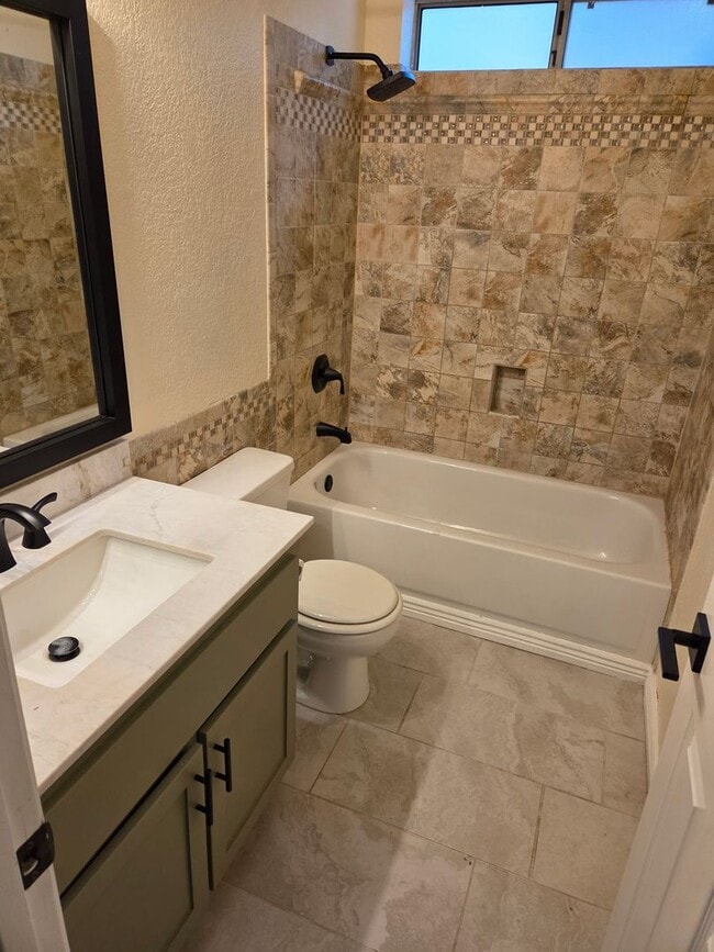 Building Photo - Move-In Ready! Bright & Airy 3-Bedroom Hom...