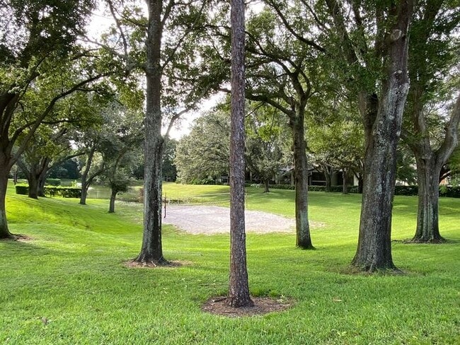 Building Photo - Wonderful 1 Bedroom/1 Bathroom Gated Condo...
