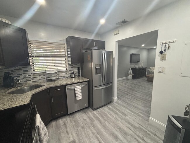 Building Photo - 3751 Cocoplum Cir