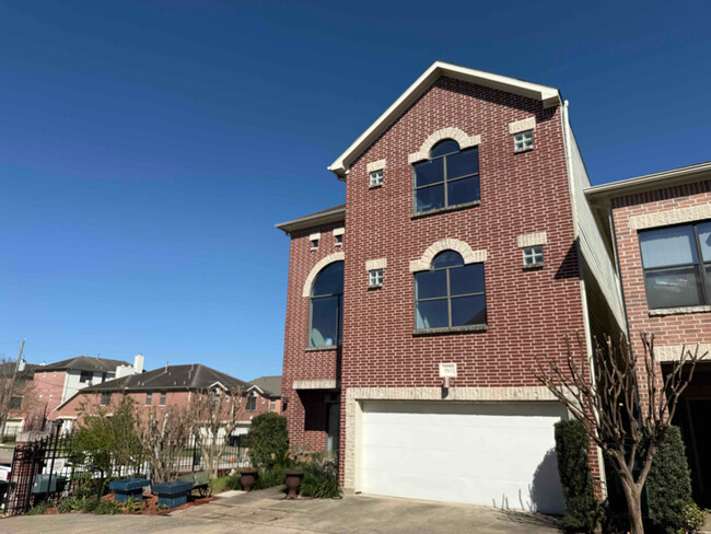 Primary Photo - 9801 Riddlelink Ln