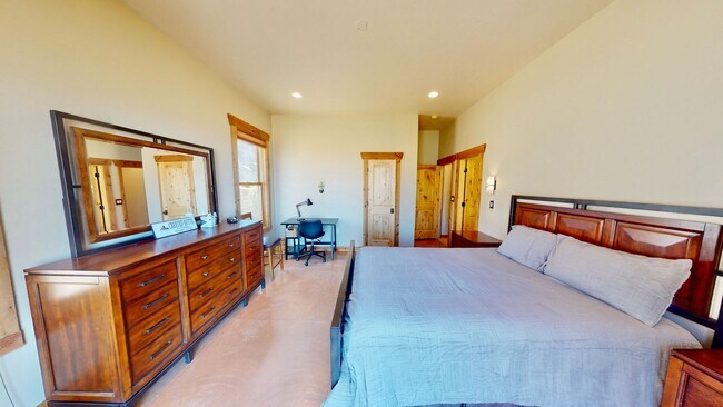 Building Photo - Luxurious and comfortable living experience