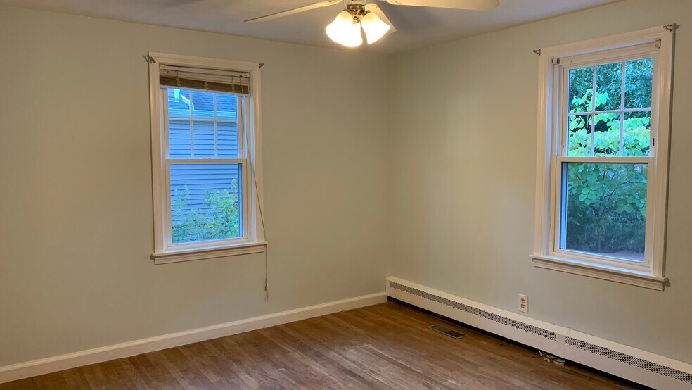 Bedroom 1 - 1st floor, well-lit and airy - 58 Oakwood Dr