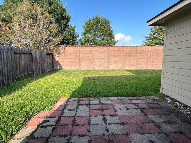 Building Photo - 7523 Blossommist Ln