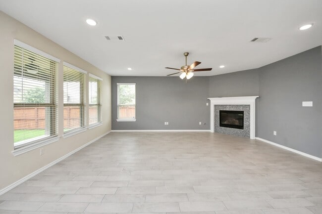 Building Photo - 28215 Shorecrest Ln