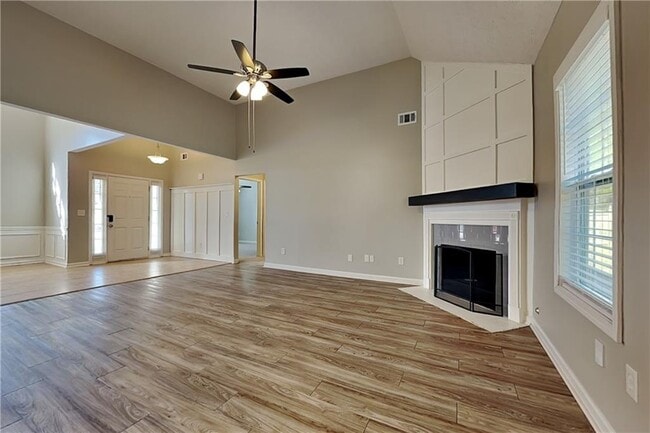 Building Photo - 917 Tucker Ln