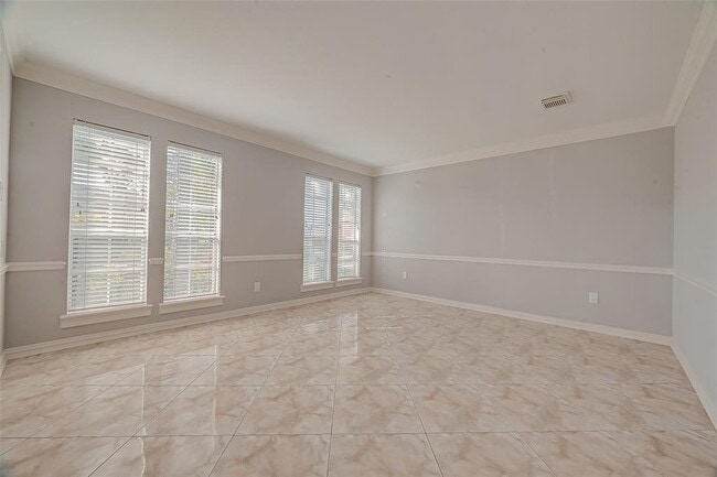 Building Photo - 2112 Limrick Dr