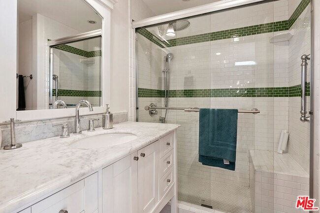Building Photo - 6240 Tapia Dr
