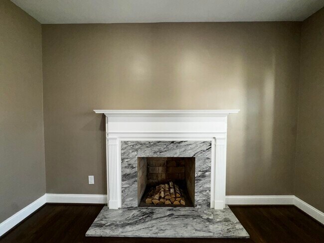 Building Photo - 564 Claymont Dr