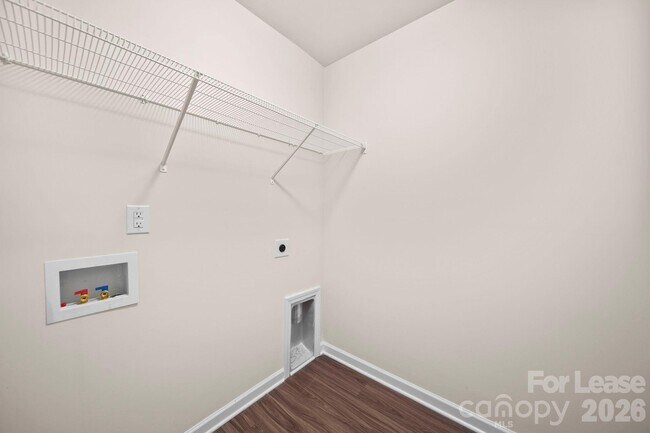 Building Photo - 711 Lackey St