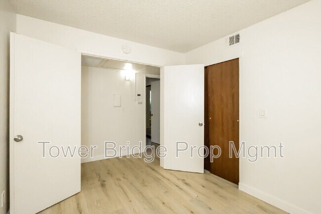 Building Photo - 100 Del Verde Cir