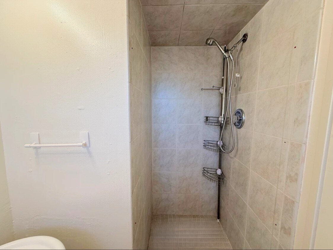 Building Photo - 3224 Erie Ave