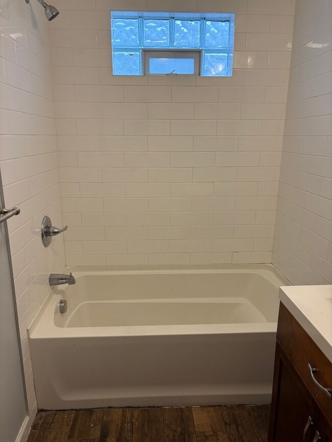 Building Photo - 580 Amherst St