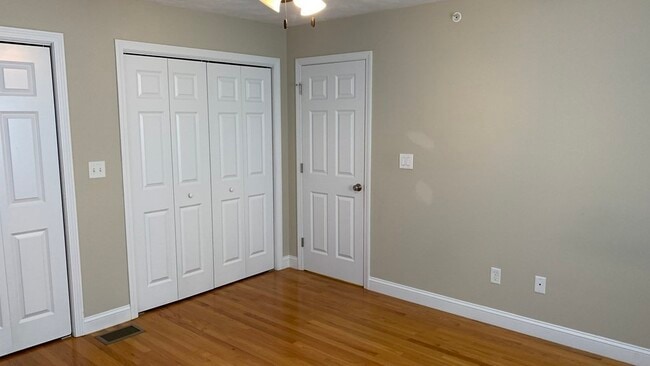 Building Photo - 500 Justin Dr