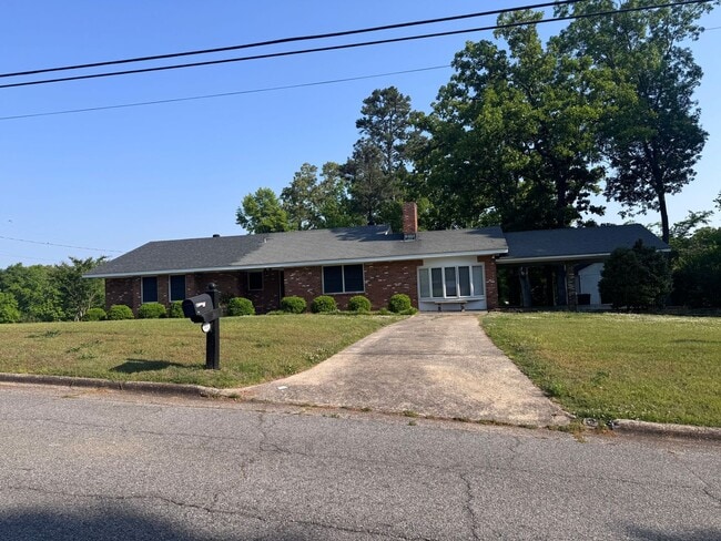 Building Photo - 302 11th St NE