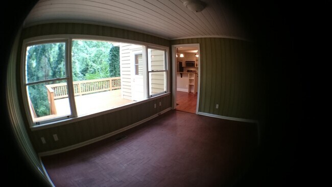 Building Photo - 2291 Kingsley Dr