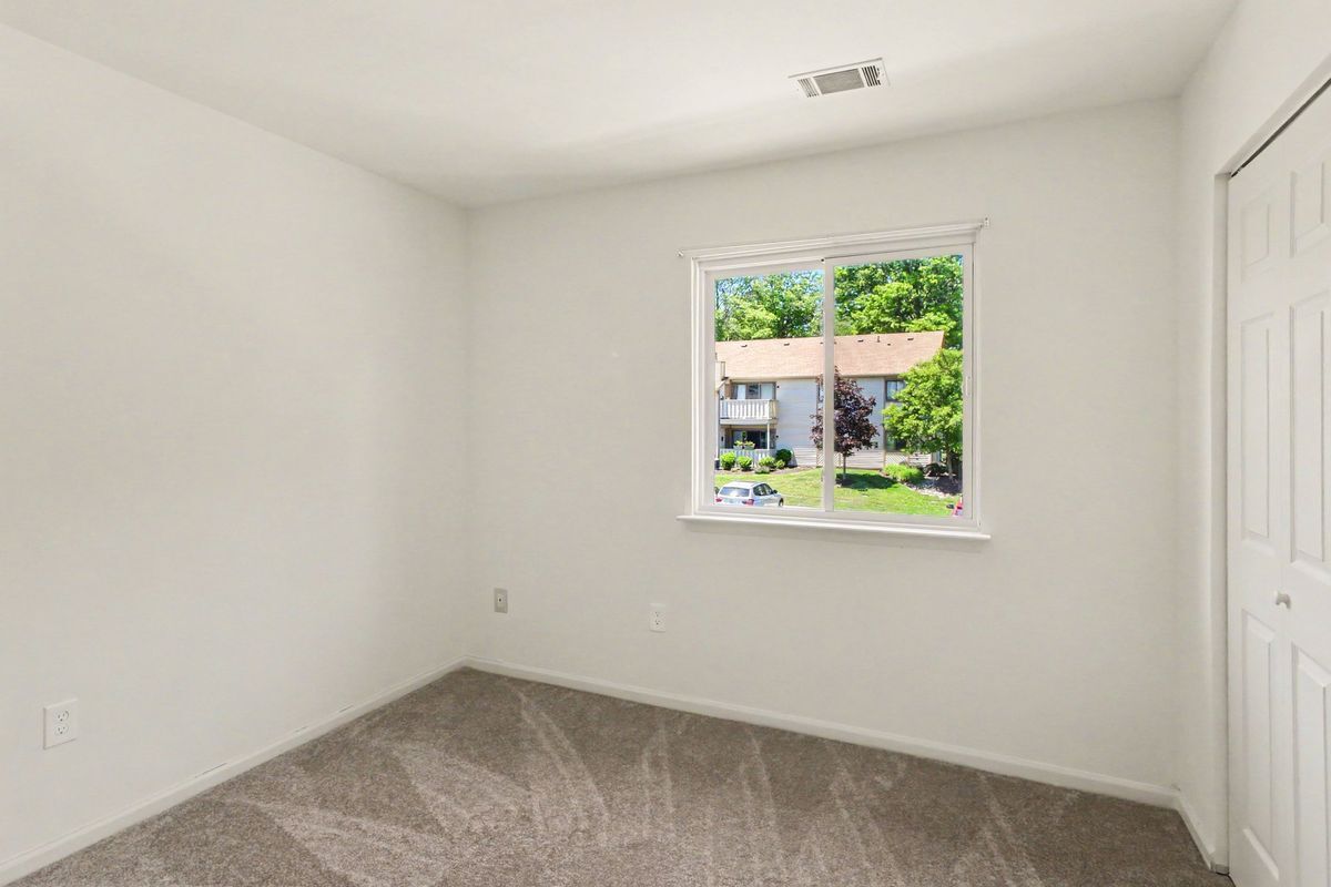 Building Photo - 902 Dogwood Ct