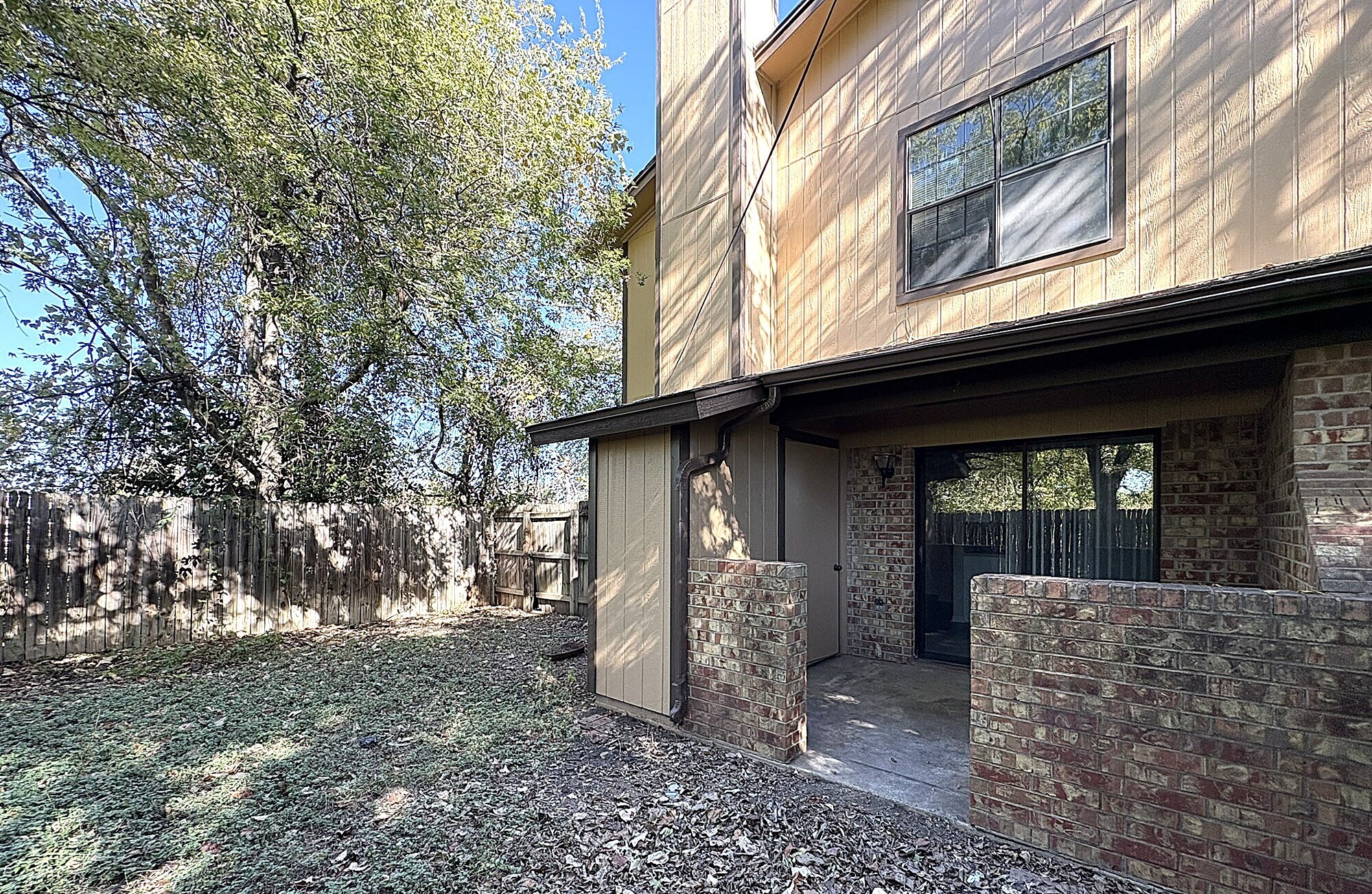 Building Photo - 3901 Hereford Ln