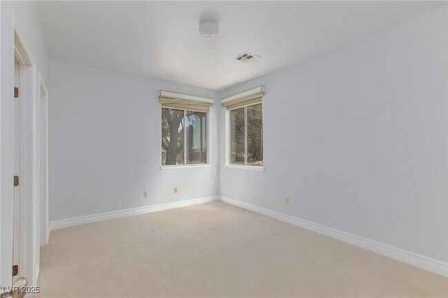 Building Photo - 8949 Diamond Falls Dr