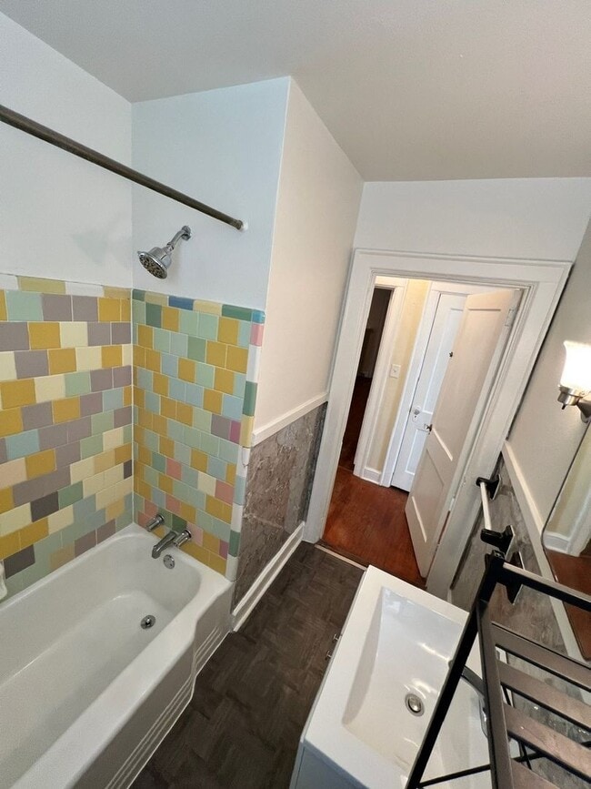 Building Photo - MOVE IN READY!