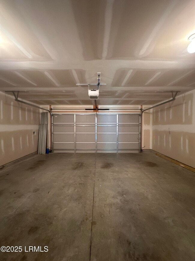 Building Photo - 35 Sandy Strm Dr