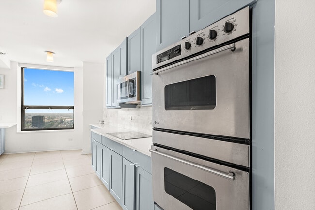 Building Photo - 501 N Clinton St