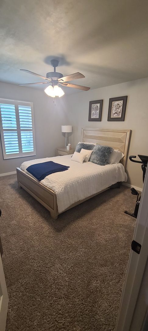 Building Photo - Beautiful 3BR/2BA home with large fenced-i...