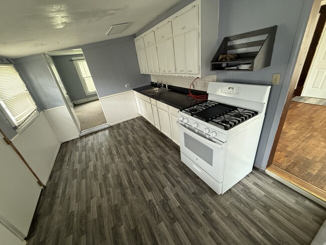 Building Photo - 319 S Ashby Ave