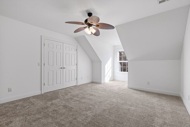 Building Photo - 3-bedroom 2-bathroom townhome now availabl...