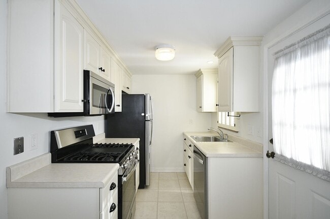 Building Photo - Charming 3-Bedroom/2-Bathroom Home in White Hall