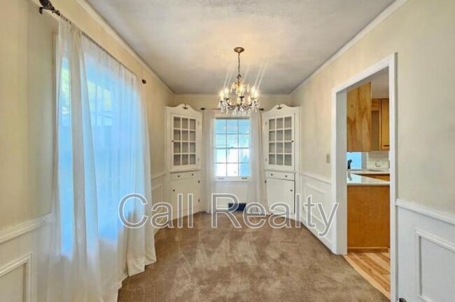 Building Photo - 1017 E Sharp Ave