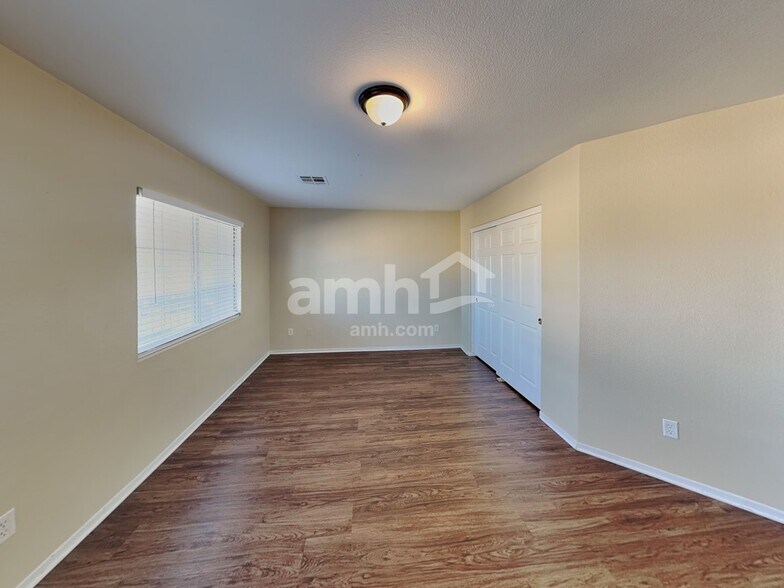 Building Photo - 3469 Chelsea Grove St