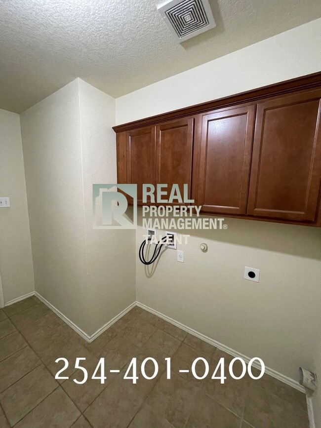 Building Photo - 6532 Crystal Ct