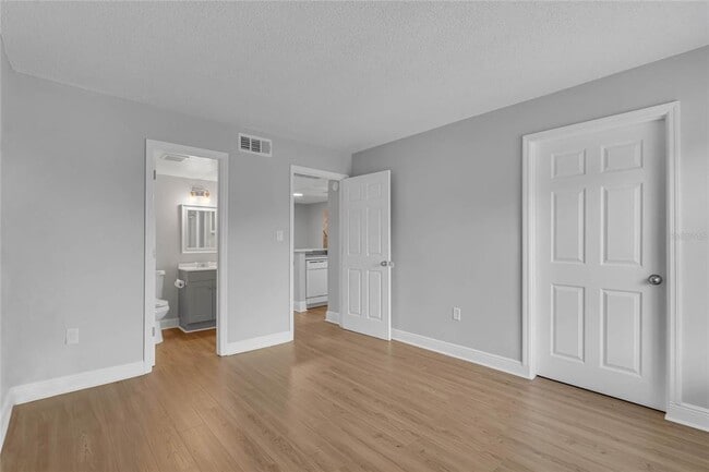 Building Photo - 596 Orange Dr
