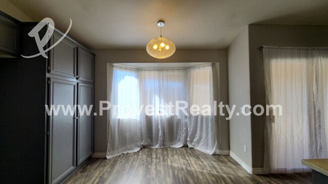 Building Photo - 3 Bedroom 2 Bath Hesperia Home with a bonu...