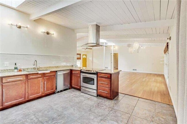 Building Photo - 3121 Lynnray Dr