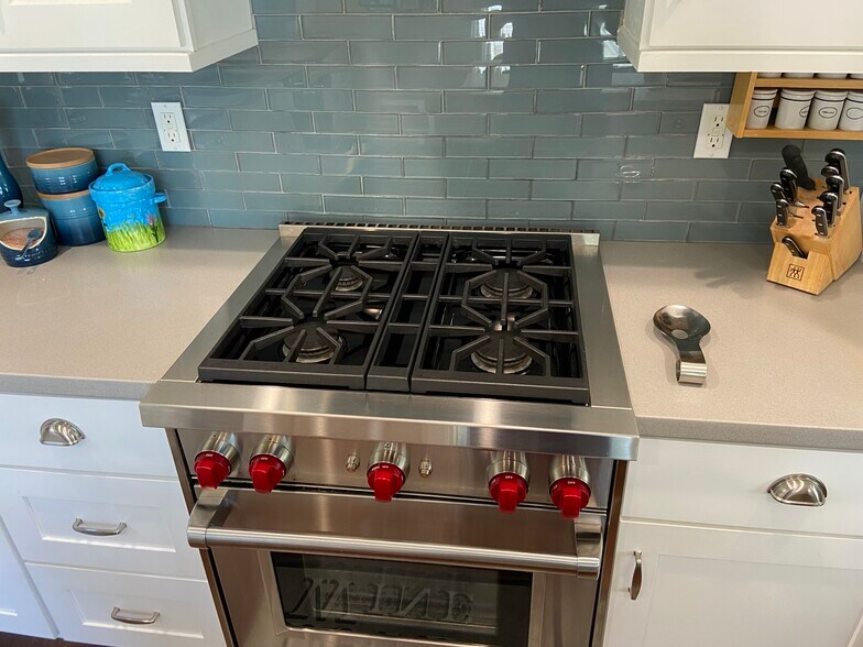 Building Photo - 4470 Stansbury Ave