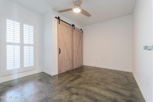 Building Photo - 275 1st St S