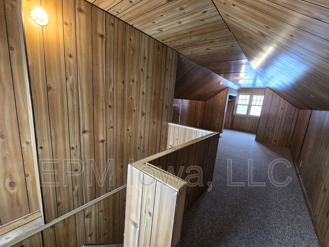 Building Photo - 401 Charles St