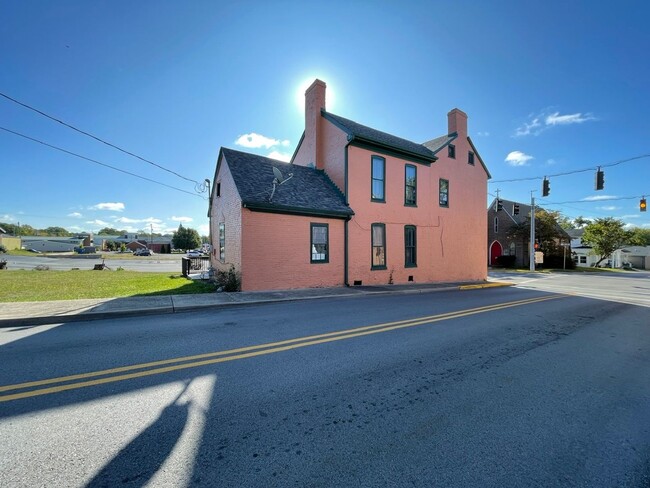 Primary Photo - Huge House or Commercial Office Downtown