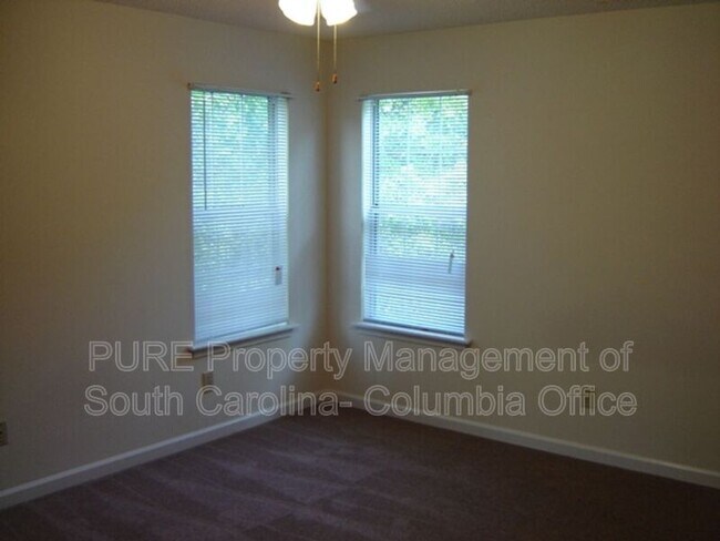 Building Photo - 8 Ridge Pond Dr