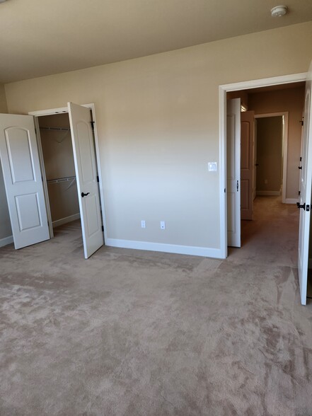 Building Photo - 47 Awela Cir