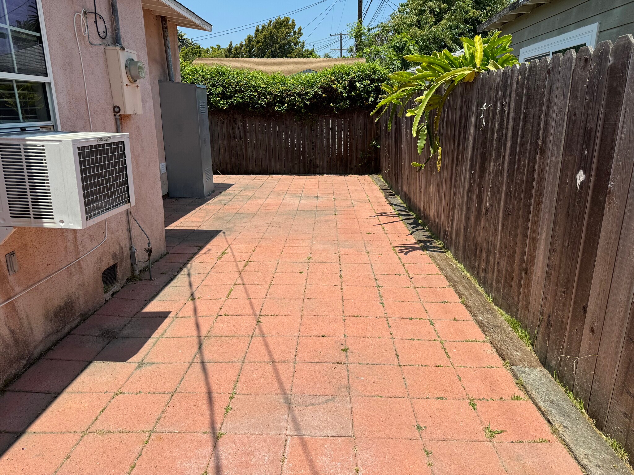 Huge Back patio - 2920 S Sycamore Ave