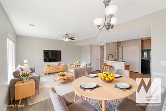 Building Photo - Charming 3 Bedroom 3 Bath Townhouse in Green Valley Ranch!