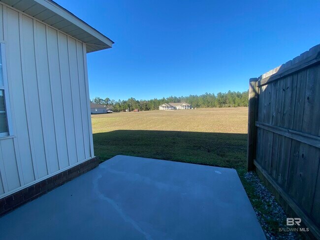 Building Photo - 33171 Stables Dr