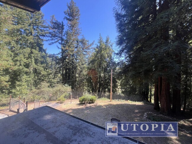 Building Photo - 10585 Redwood Dr