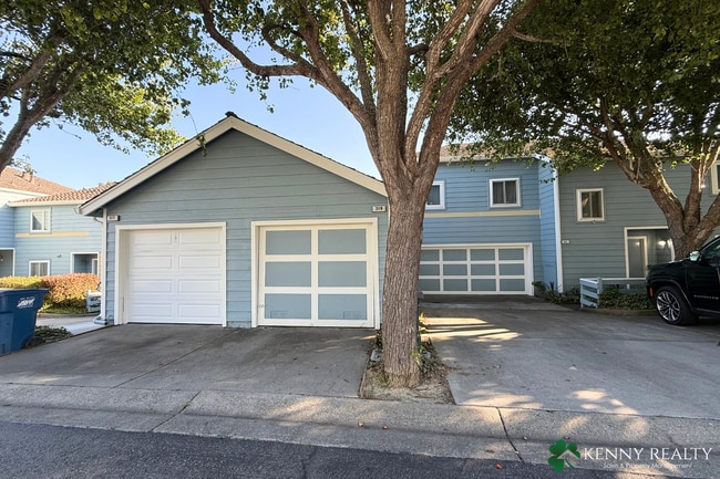 Primary Photo - Bright 2 Bedroom, 1.5 Bathroom Home with O...